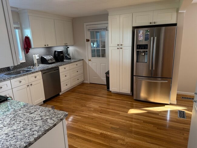 Kitchen/Mudroom entry - 2 Stonehedge Cir