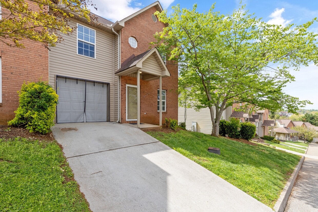 Photo - 926 Glendower Way (Knoxville, TN)