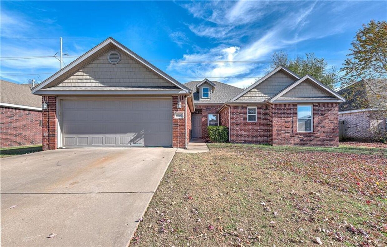 GREAT LOCATION IN ROGERS!!! - GREAT LOCATION IN ROGERS!!!