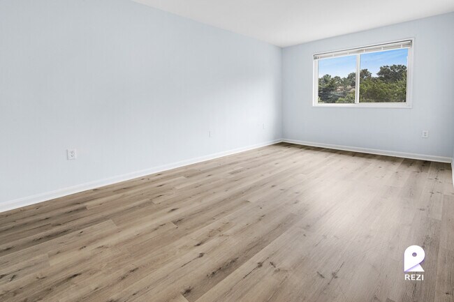 Foto del edificio - 6439 Hil-Mar Dr