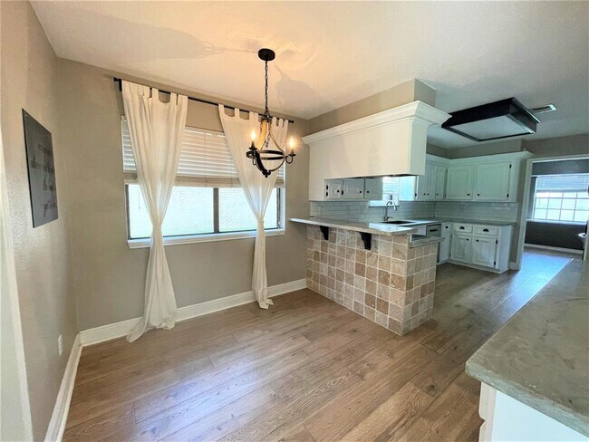 Foto del edificio - 22907 Provincial Blvd