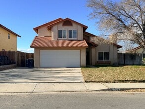 Building Photo - 724 Silver Oak Dr