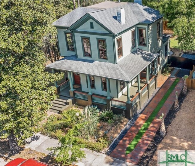 Building Photo - 212 W 40th St