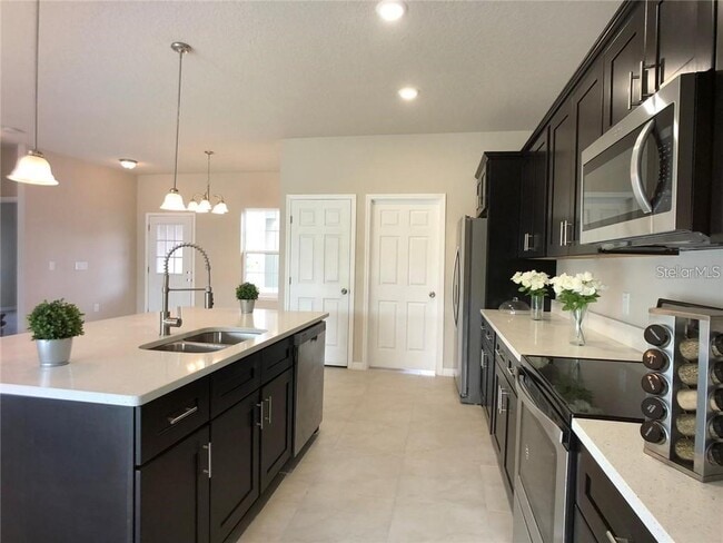 Building Photo - 205 Flounder Pl