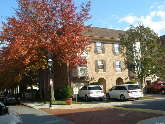 Building Photo - 14-1 Bonnie Ln
