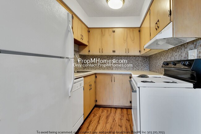 Building Photo - Cozy 2-Bedroom Multiplex in SW Tigard – En...