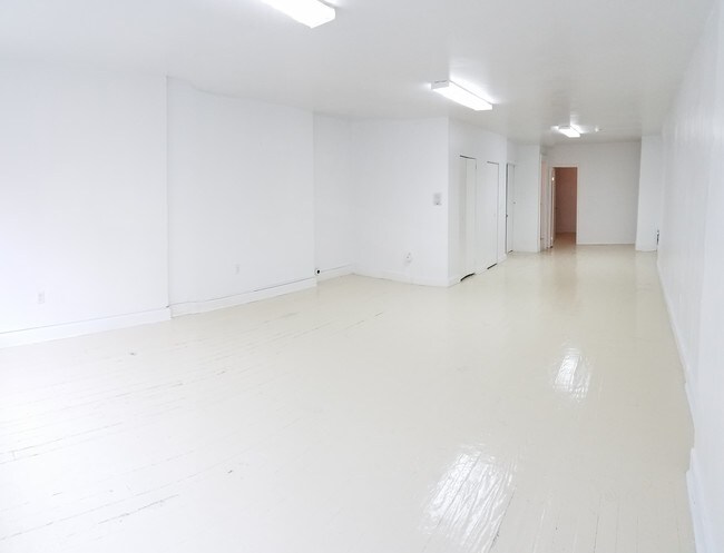 Building Photo - 354 W 37th St
