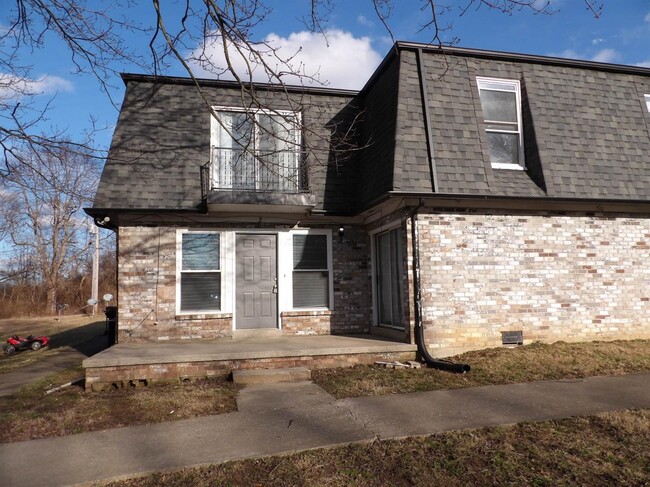 Building Photo - 170 Briarwood Dr