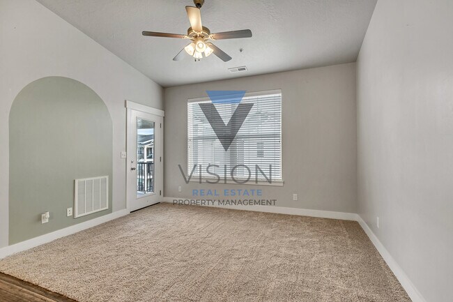 Foto del edificio - 97 W Silver Springs Dr
