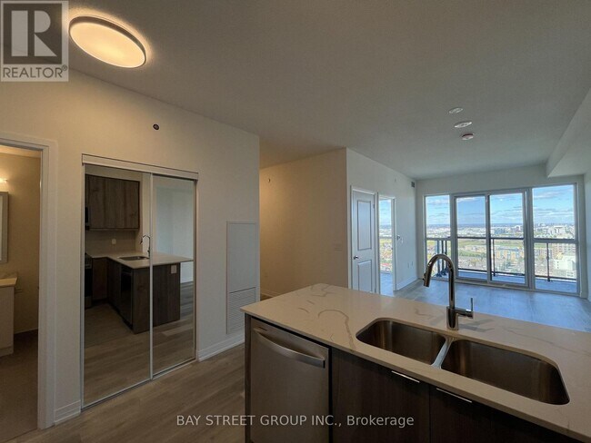 Building Photo - 15 Watergarden Dr