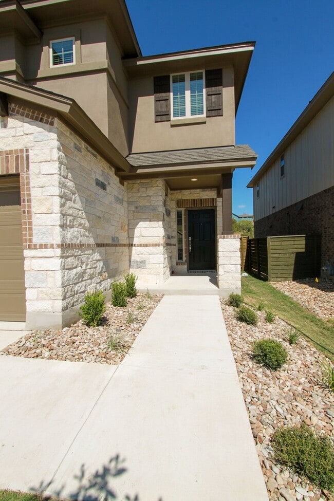 Building Photo - 3 Bedroom, 2.5 Bath House in Round Rock's ...