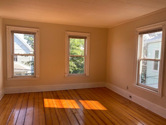 Building Photo - 11 Clarendon Ave