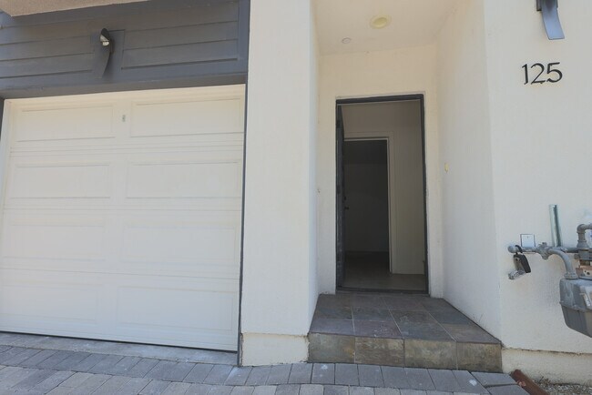 Foto del edificio - 125 N Mountain View Ave