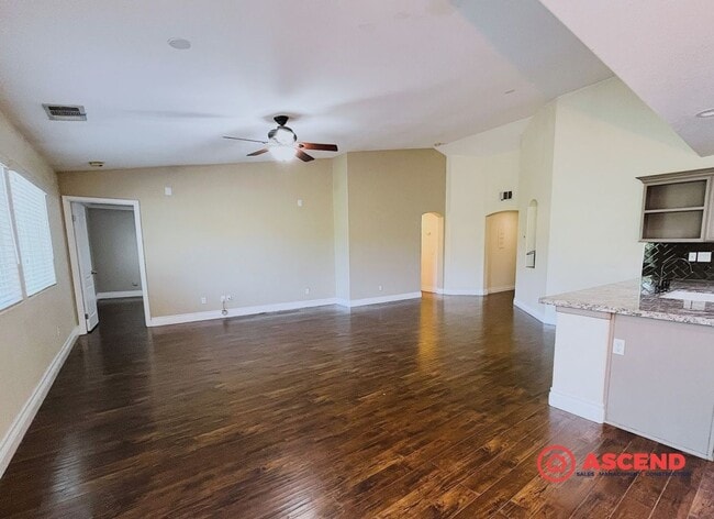 Building Photo - Beautiful NW Bakersfield Home | Cul-de-Sac Living + Solar