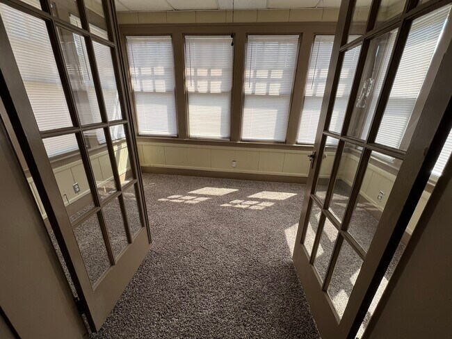 Sunroom - 23 Holmesdale Ct