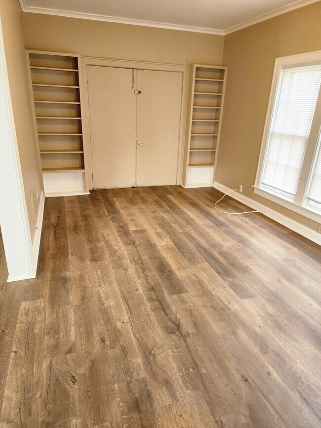 Foto del edificio - 281 S Powell Ave