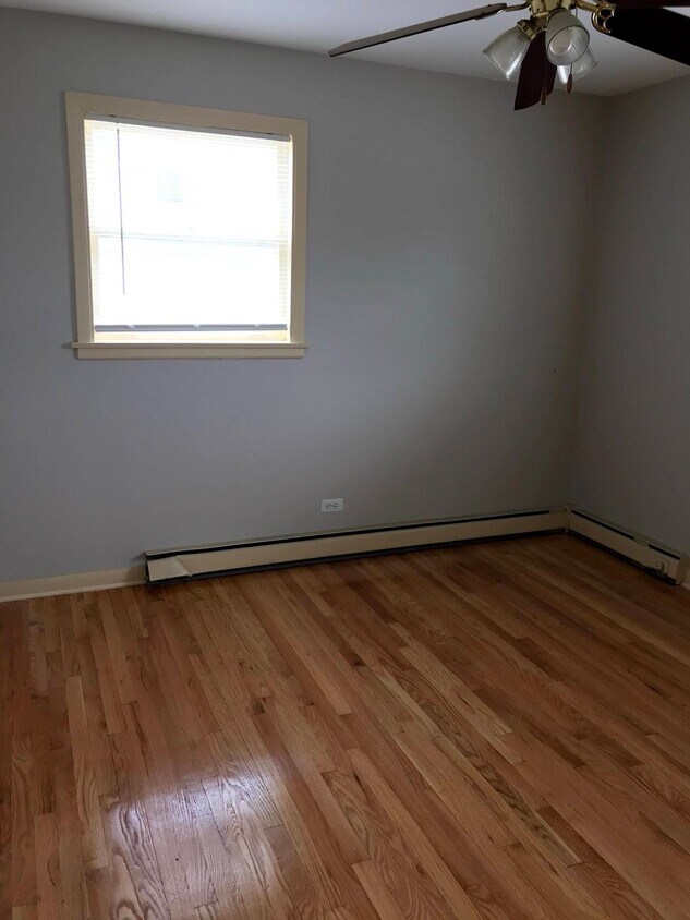 Bedroom - 11005 S Lloyd Dr