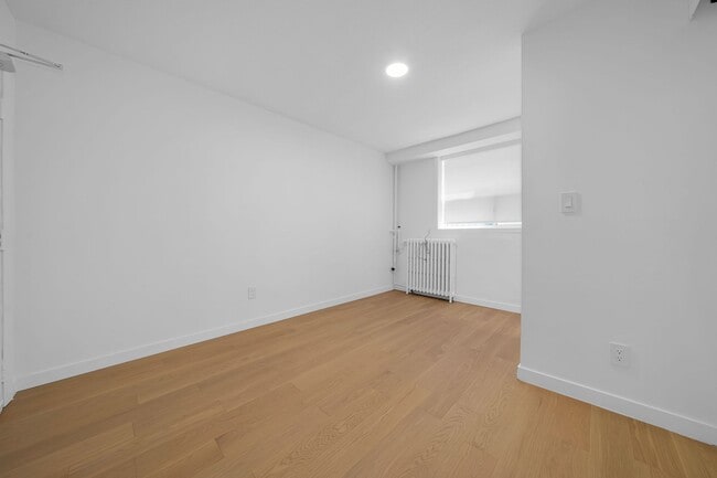 Building Photo - 28 Balmoral Ave.