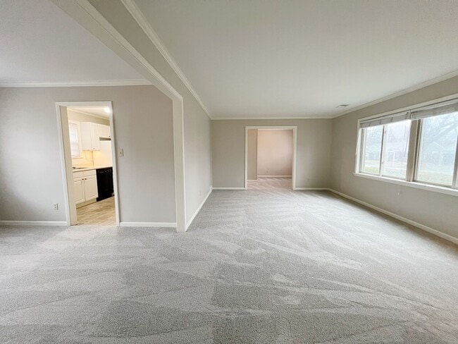 Building Photo - Charming Prairie Village Ranch – Move-In R...