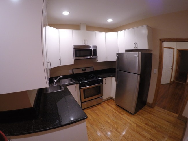 kitchen/granite/ss - 29 Bridges St