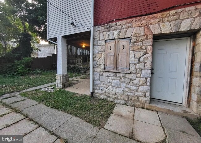 Building Photo - 558 Lincoln Hwy E