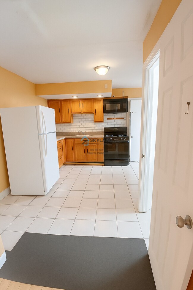 Building Photo - 881 N 46th St