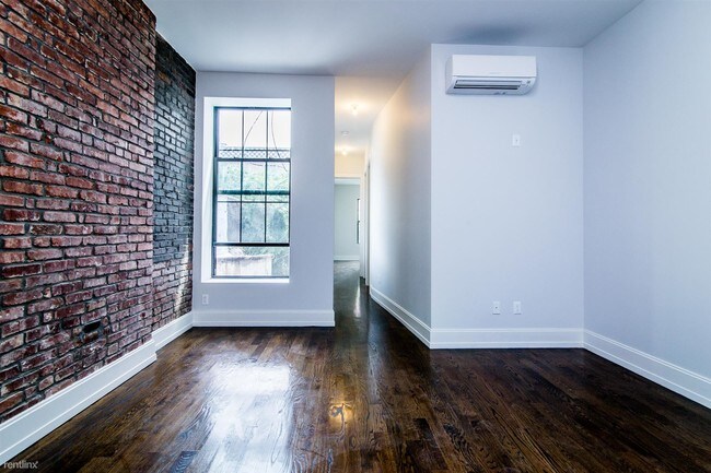 Building Photo - 26 Covert St