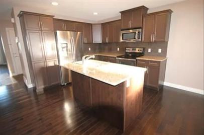 Photo du bâtiment - 5123-168A 168A Ave NW