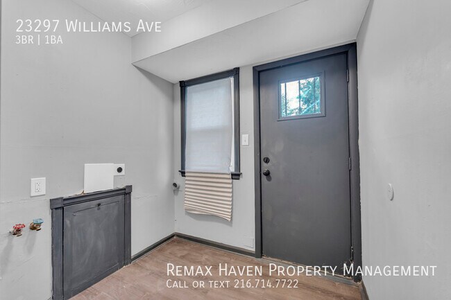Foto del edificio - 23297 Williams Ave