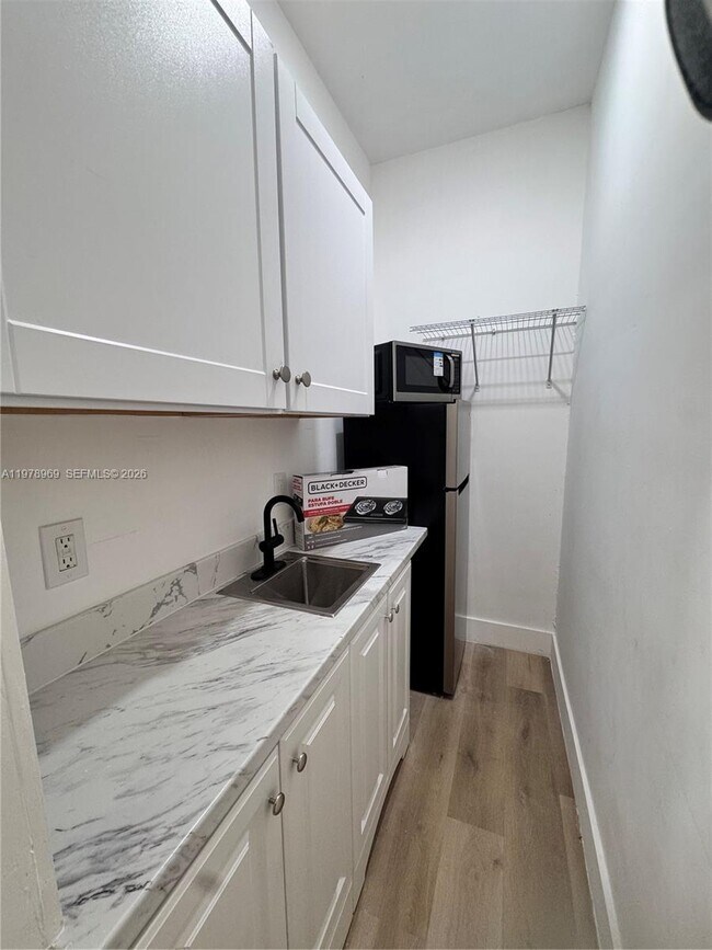 Foto del edificio - 4028 SW 11th St