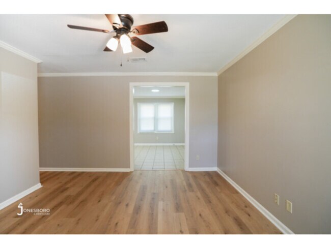 Foto del edificio - 1616 Shady Grove Rd