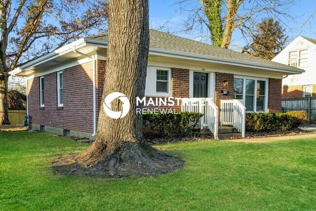 Foto del edificio - 2 Bedroom Pet-Friendly Home in Louisville, KY with Main Street Renewal