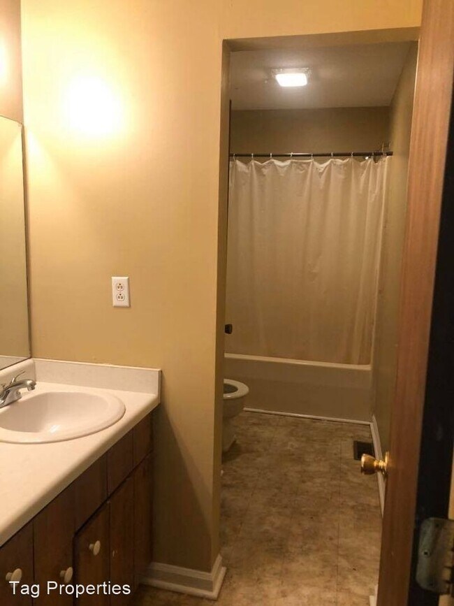 Foto del edificio - 1 br, 1 bath House - 108 Summit St.