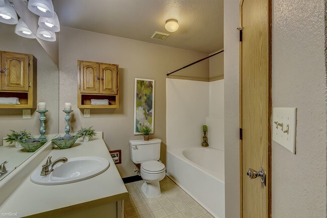 Building Photo - 2 br, 1 bath  - Marina Pointe