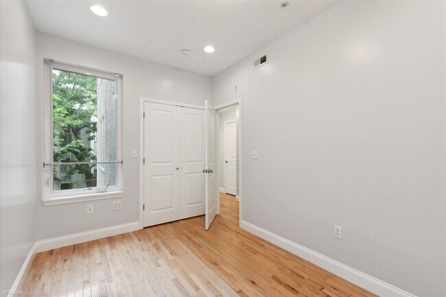Foto del edificio - 3 br, 2 bath Triplex - 1846 N 17TH ST Unit B