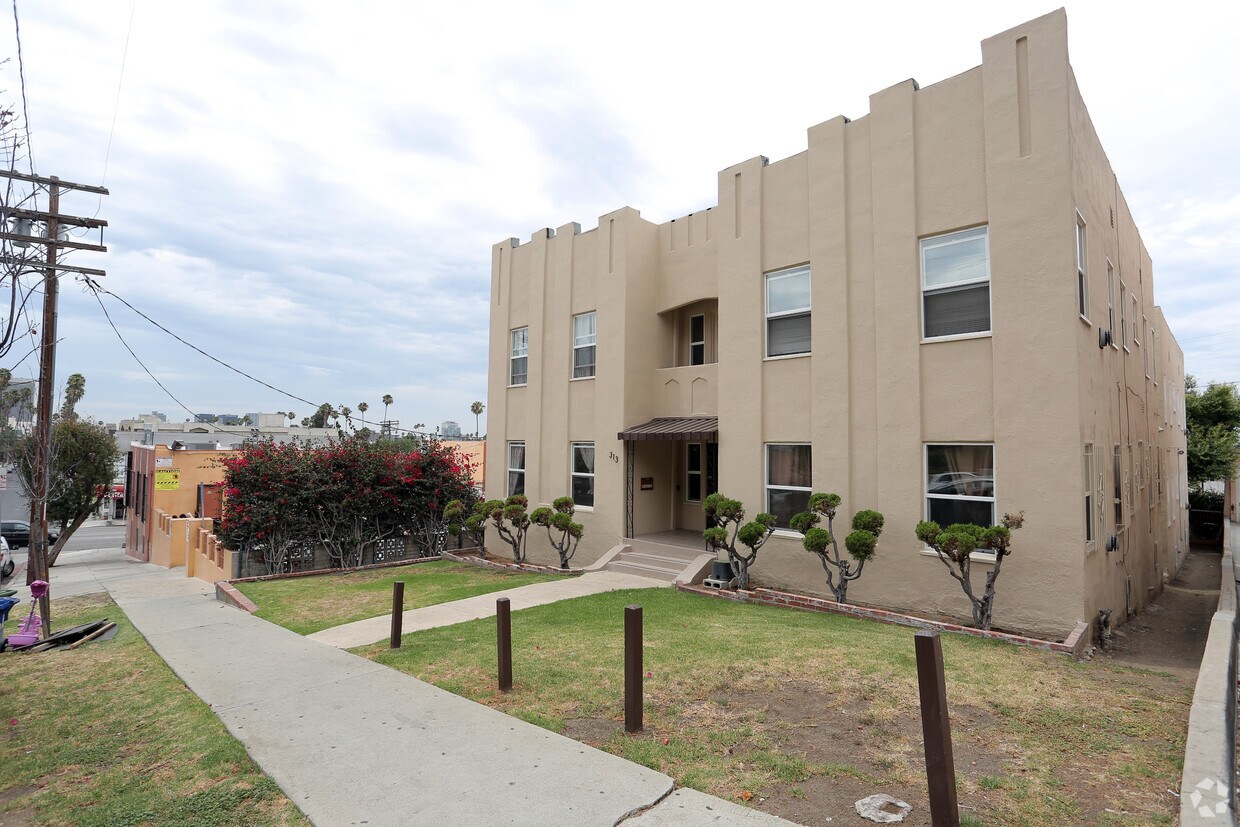 Primary Photo - 313 N Mariposa Ave