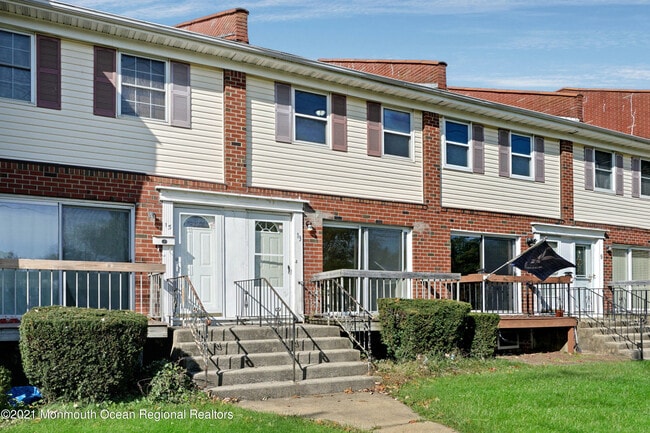 Building Photo - 13 Primrose Ln