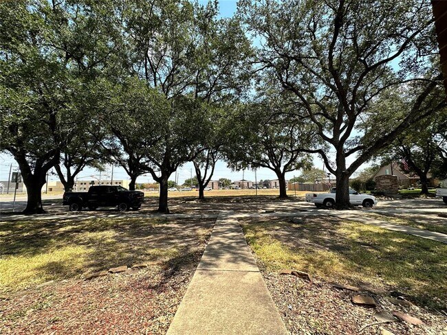 Building Photo - 2406 Shenandoah Dr