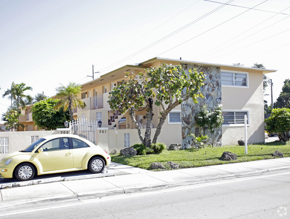 Primary Photo - Red Road Manor Apts