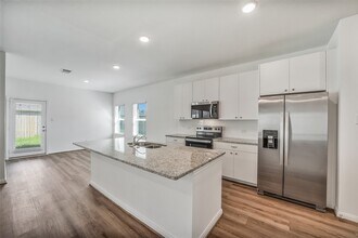 Building Photo - 11955 Pondwood Dr