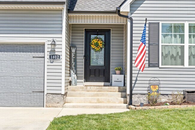 Building Photo - 4 Bedroom Pet Friendly Home For Rent!