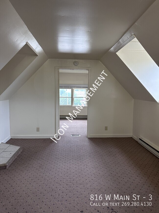 Foto del edificio - 816 W Main St