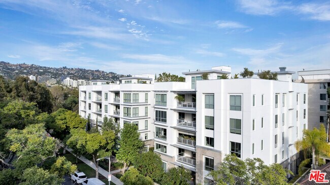 Foto del edificio - 450 S Palm Dr