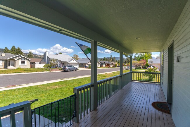Foto del edificio - Bright & Spacious 4-Bedroom Haven Just Minutes from Leavenworth Village