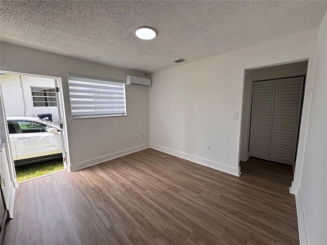 Building Photo - 3632 SW 87th Ave