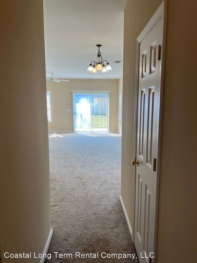 Building Photo - 3 br, 2.5 bath House - 13B Village Drive