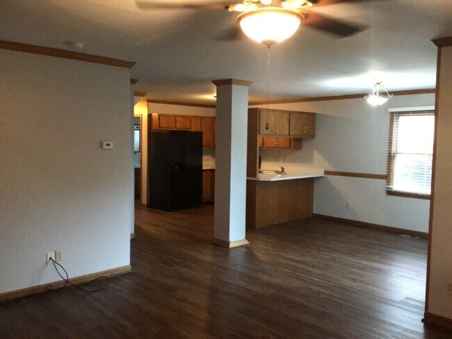 Building Photo - 242 Teal Ln