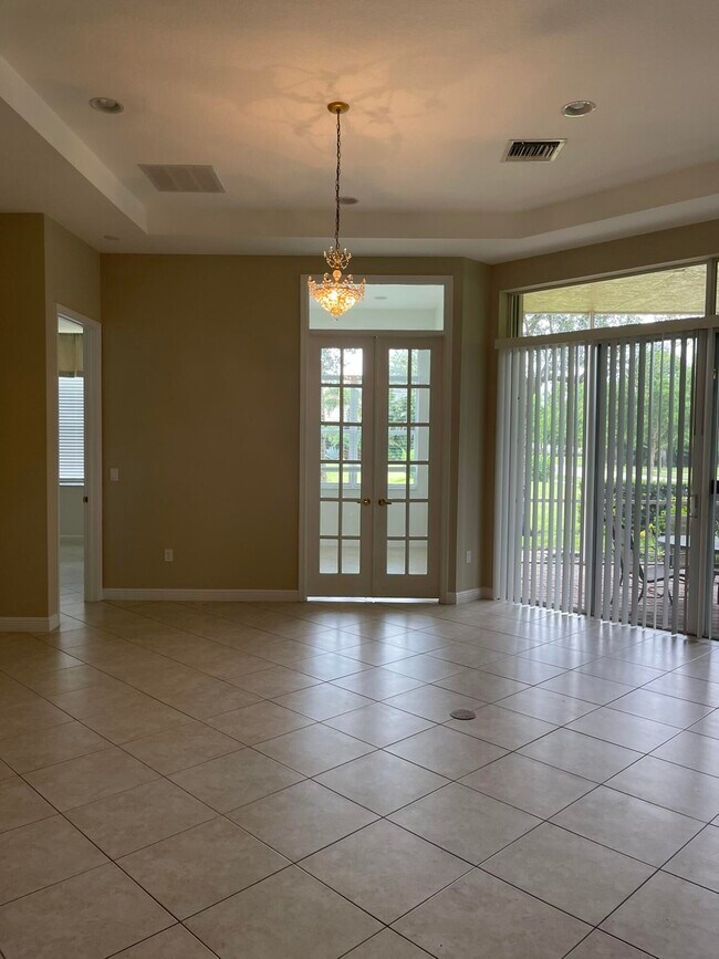 Building Photo - 9317 Via Grande W
