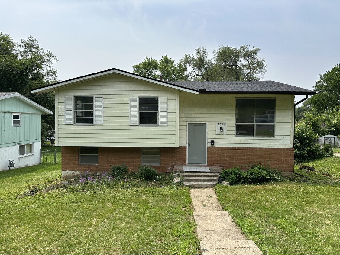 Primary Photo - 2318 W Butler St