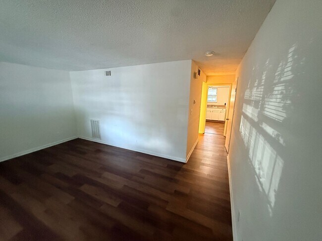 Foto del edificio - 5805 Hunting Ridge Ln